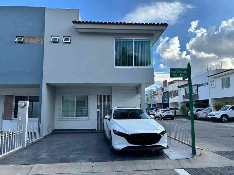 casa en renta avenida valdepenas real de valdepenas zapopan jalisco pd71hsc